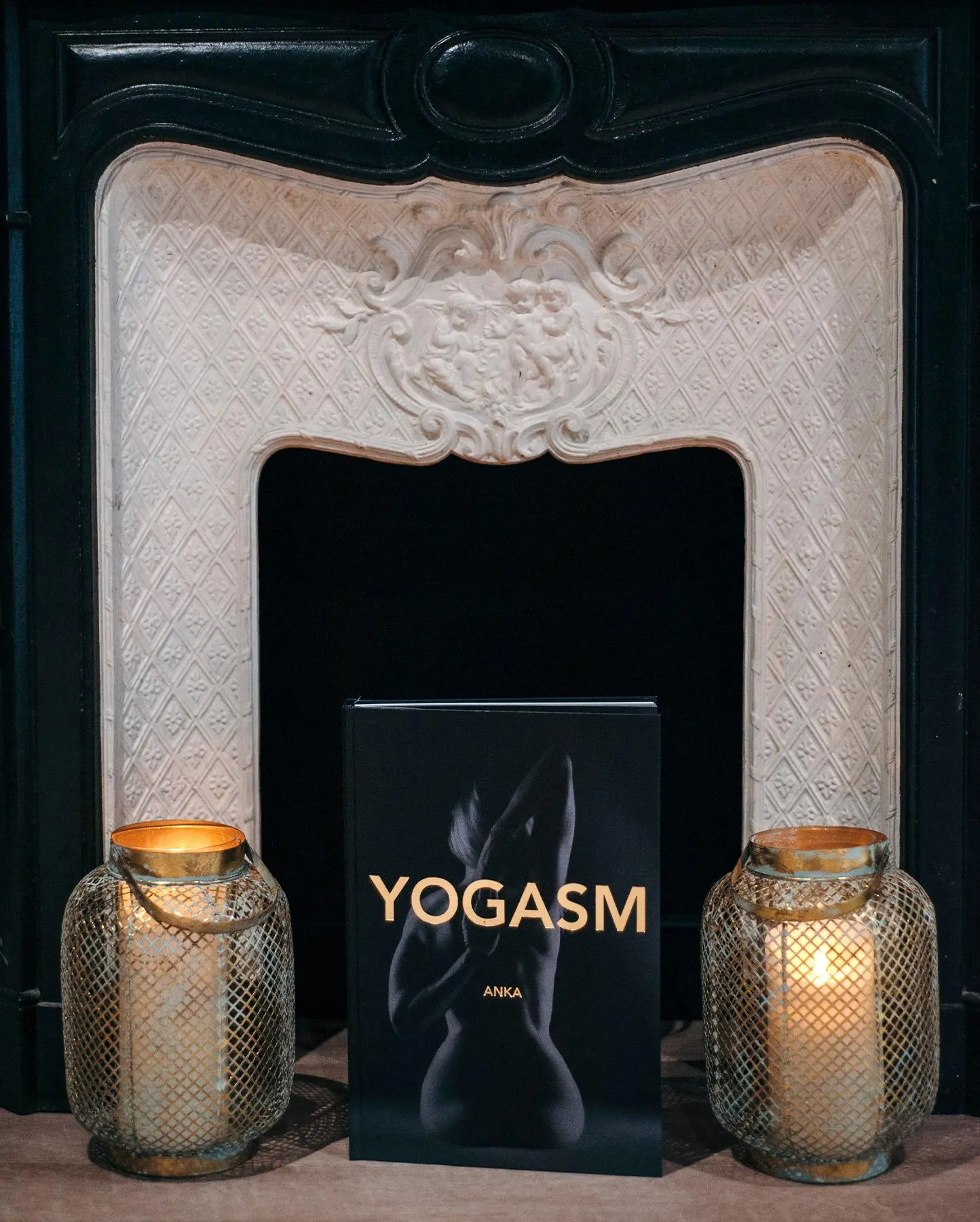 Livre d'art YOGASM par Anka, d'après l'idée d'Hélène Duval - Image 8